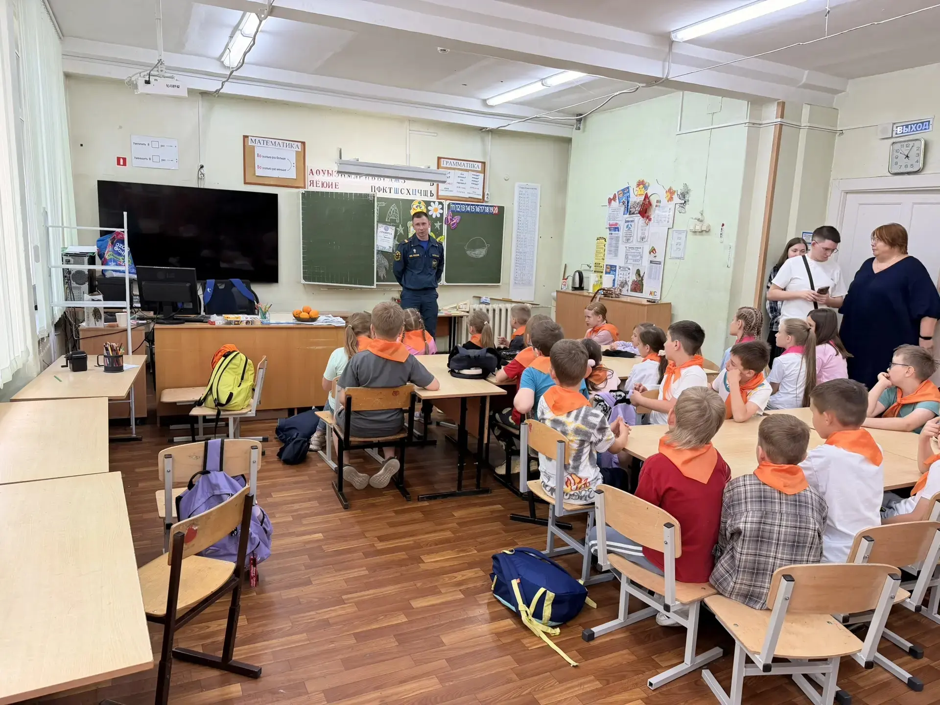 🌳🔥 🧯 

В лагере «Звёздный» при Лицее №4 городского округа Коломна прошла встреча со специалистом 