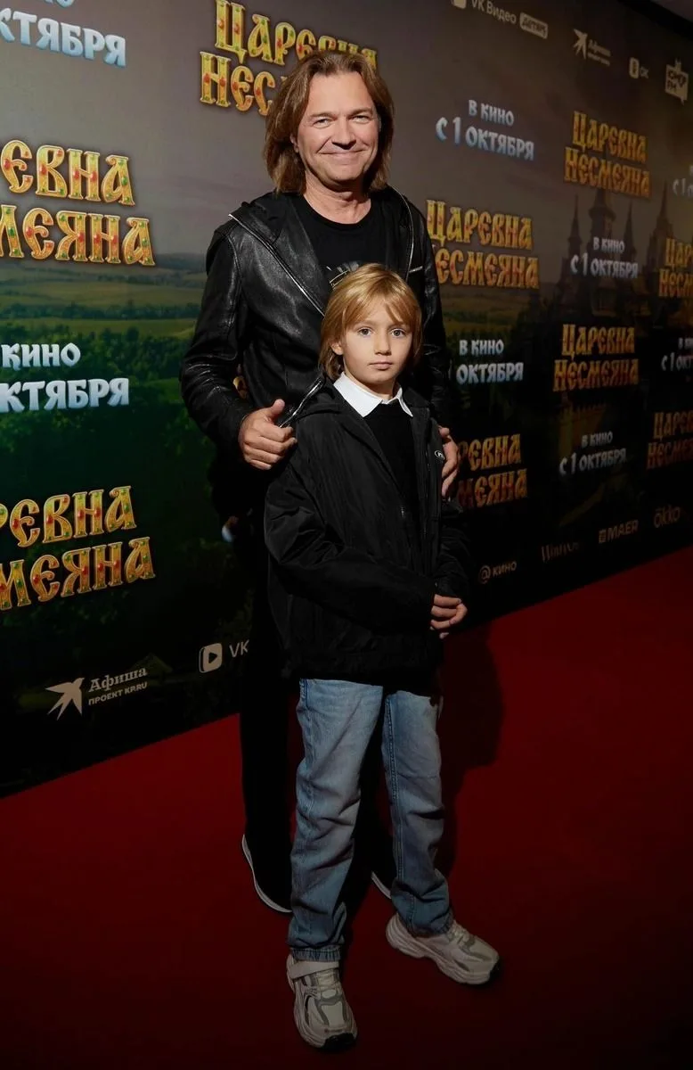 Дмитрий Маликов привел 8-летнего сына на премьеру «Царевны Несмеяны»