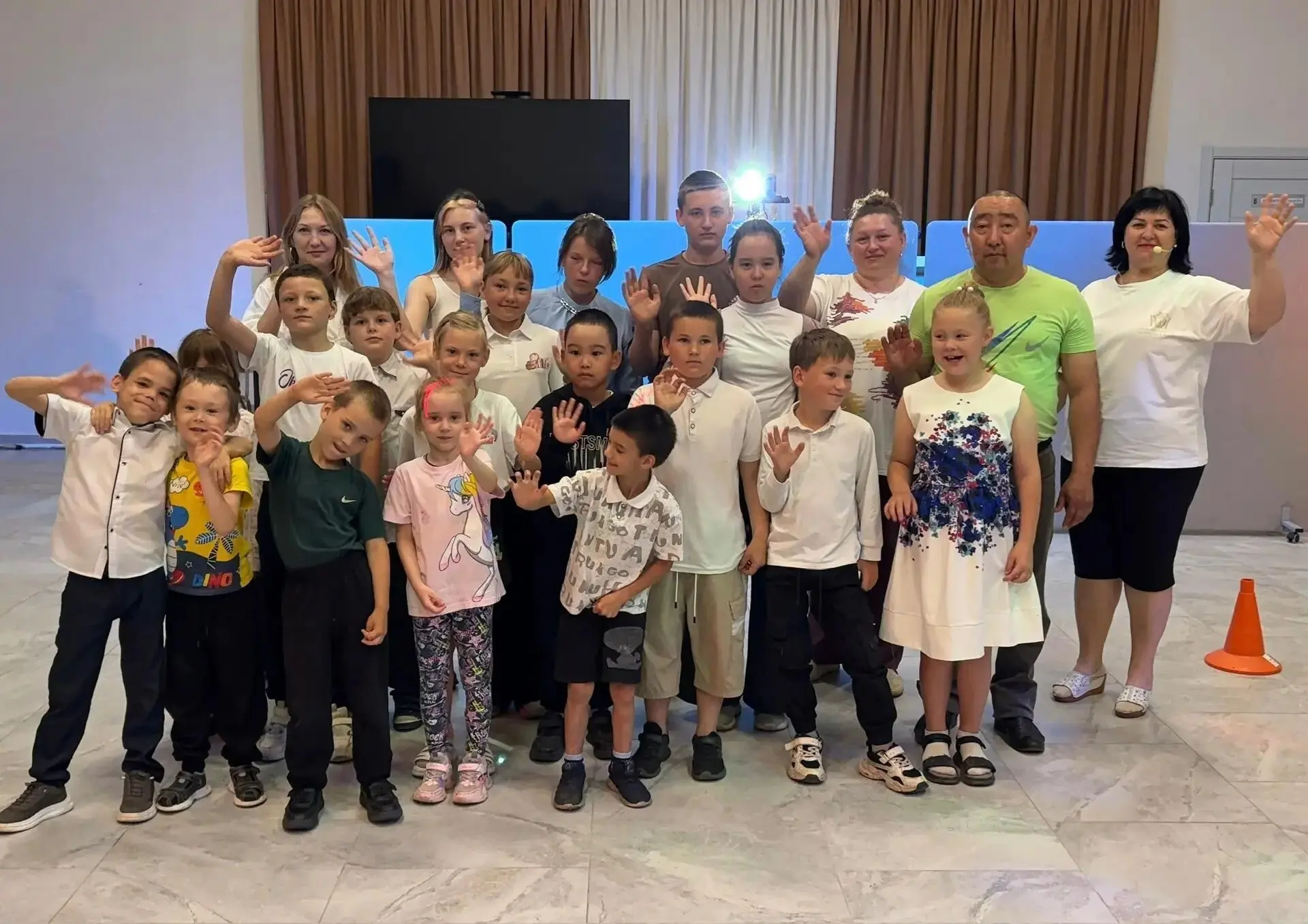 Уже две недели детский культурно просветительский центр «ДеТвоРа» Нововаршавского центра культуры и 