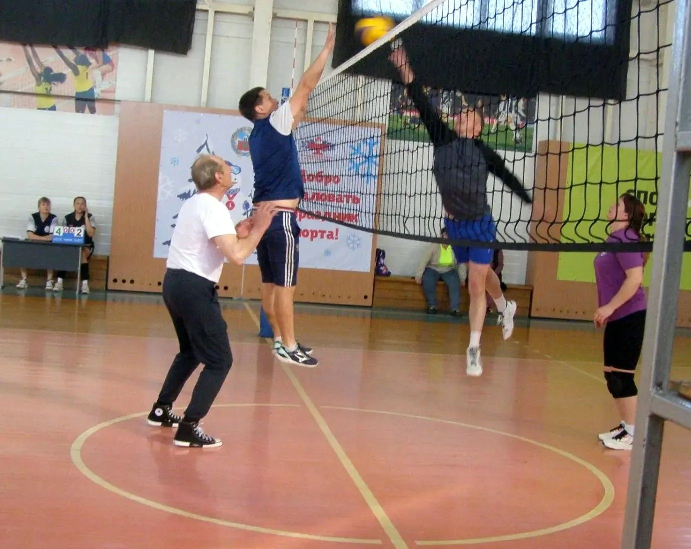 🏐В СК «Старт» вчера вечером прошел первый тур игры в волейбол Спартакиады трудовых коллективов. Но п
