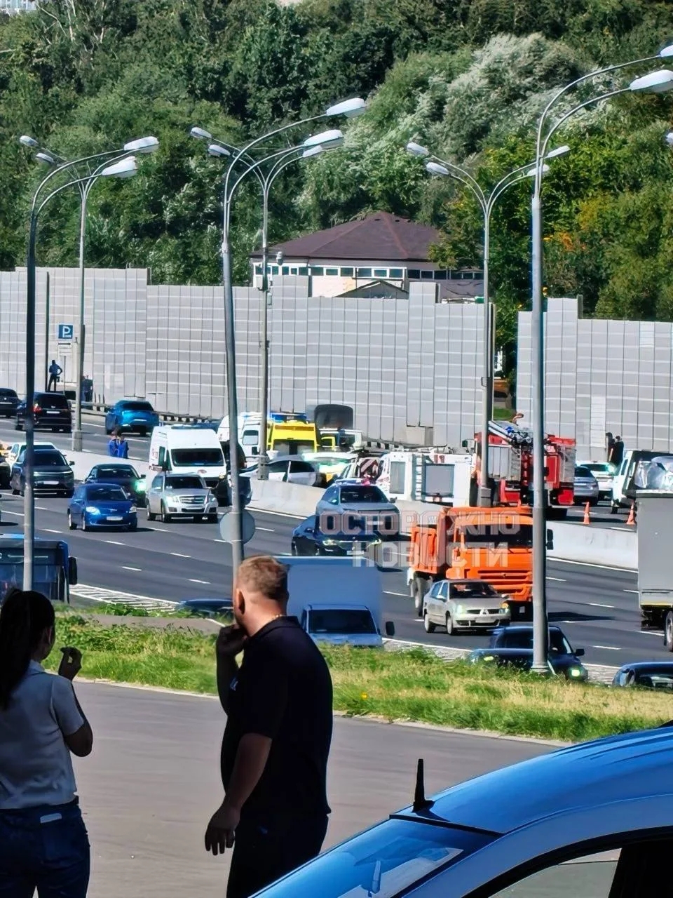 😨 МКАД временно перекрыли из-за крупного ДТП на 42-м километре.