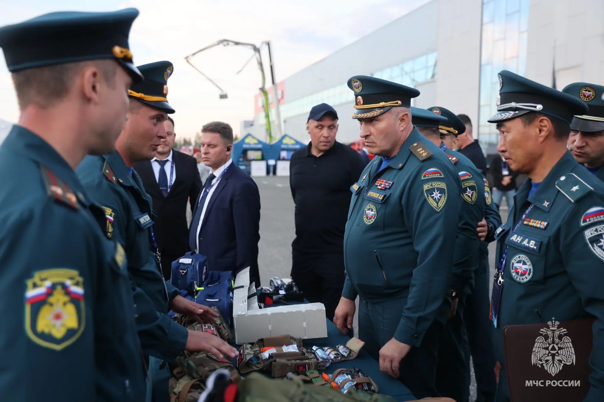 Глава МЧС России осмотрел новый вертолет Ми-38ПС
