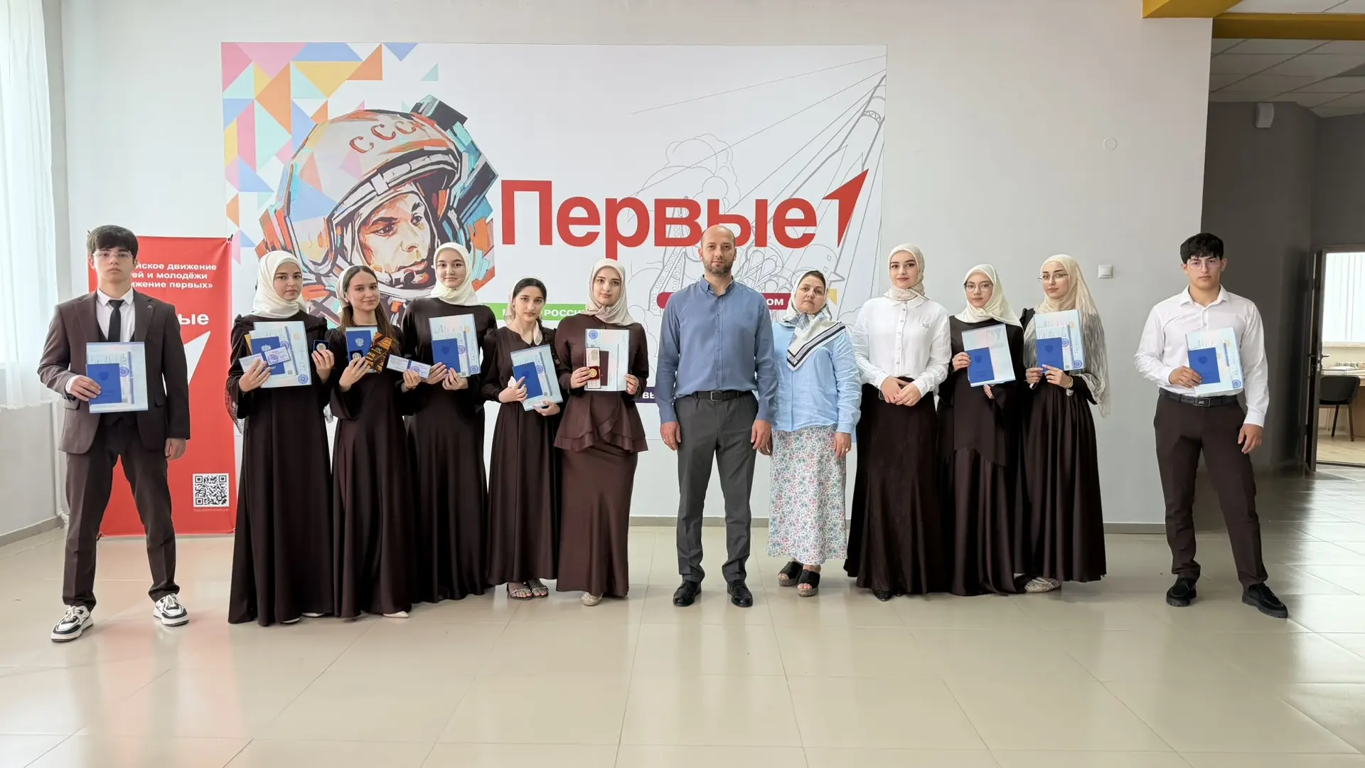 Позади экзамены, волнение и бессонные ночи за учебниками. Сегодня 11-классники получили главный доку