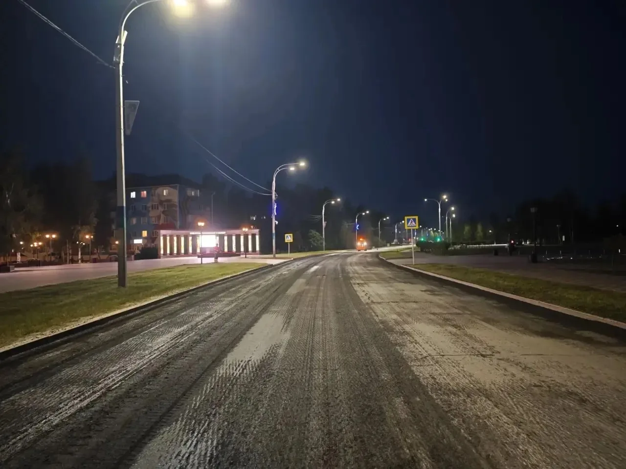 Выполнены работы по устройство слоев износа улично-дорожной сети города Урай: ул. Узбек...