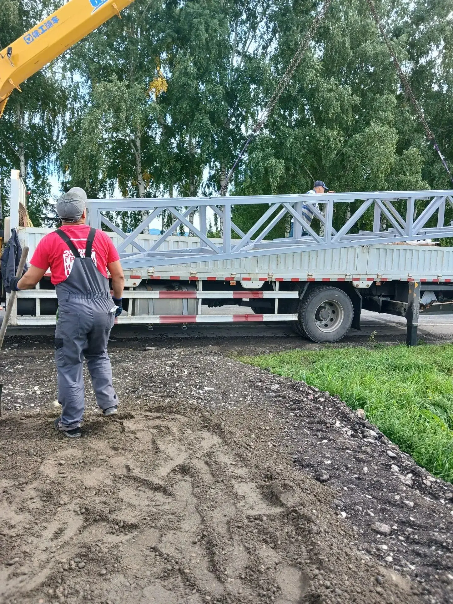 🎉 В селе Алтайское начали устанавливать въездные стелы! 🎉🚦 В рамках Программы поддер...