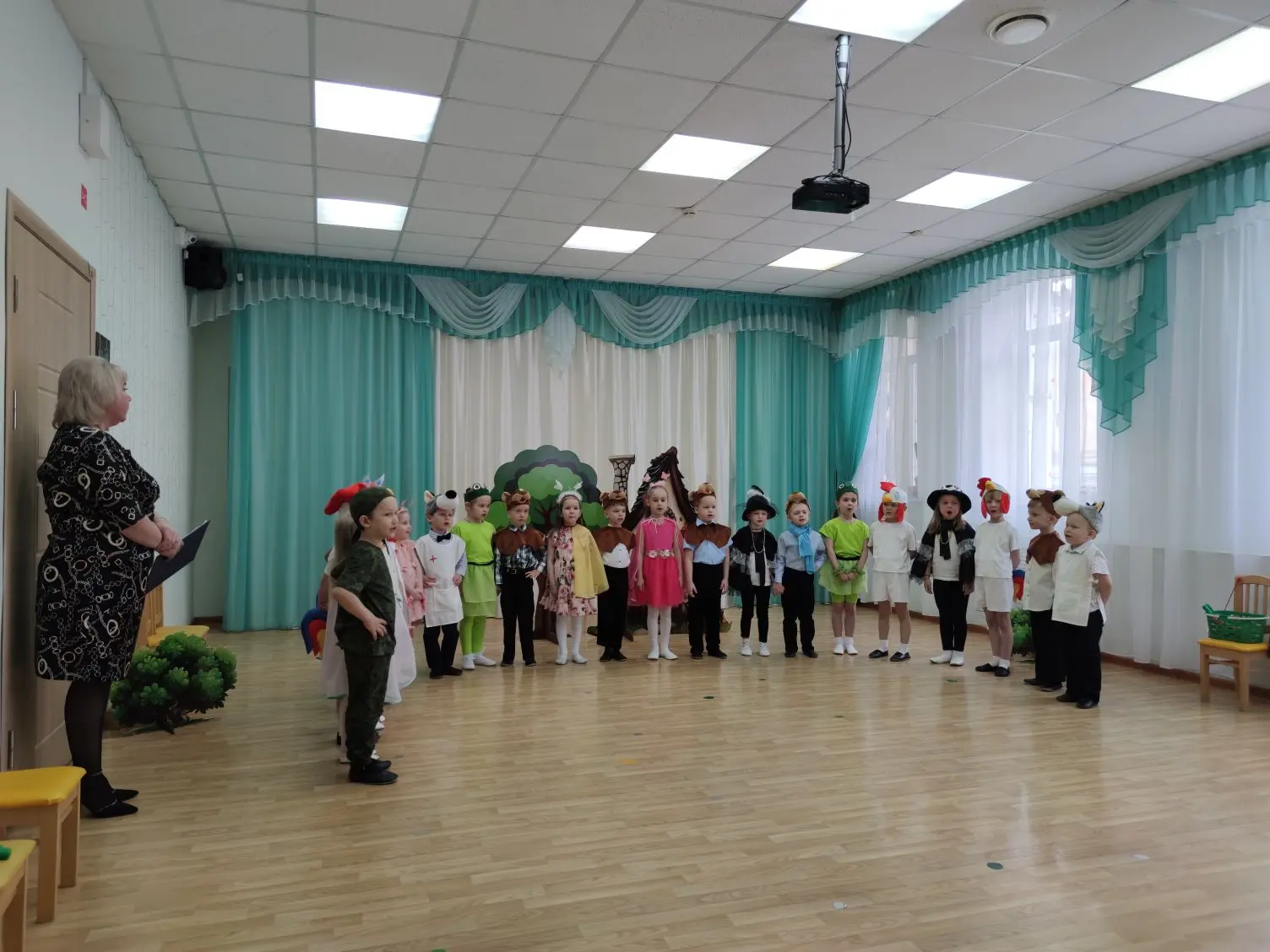 Сегодня воспитанники средней группы «Растишка» представили зрителям – своим любимым род...