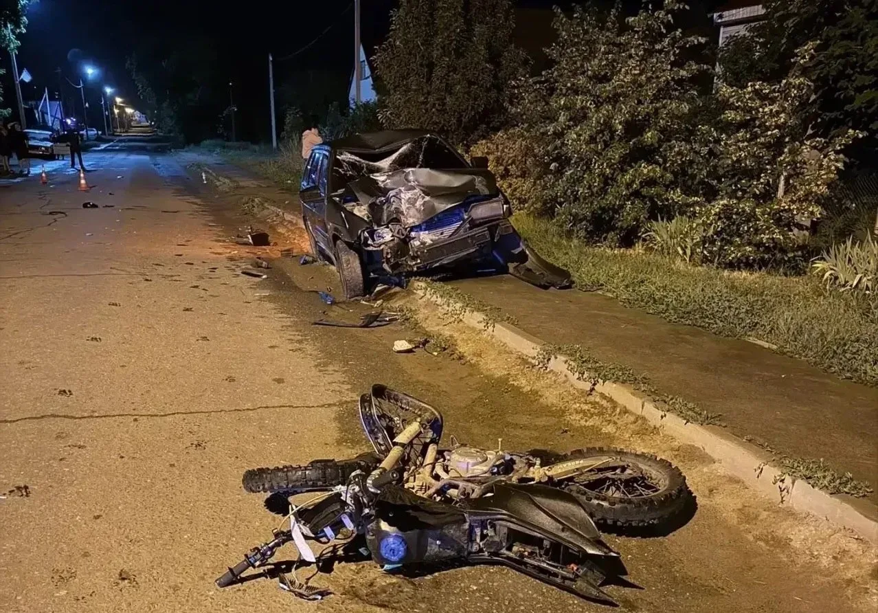 Питбайкер разбился насмерть в Краснохолме 😰

18-летний водитель питбайка двигался по улице Ленина. 