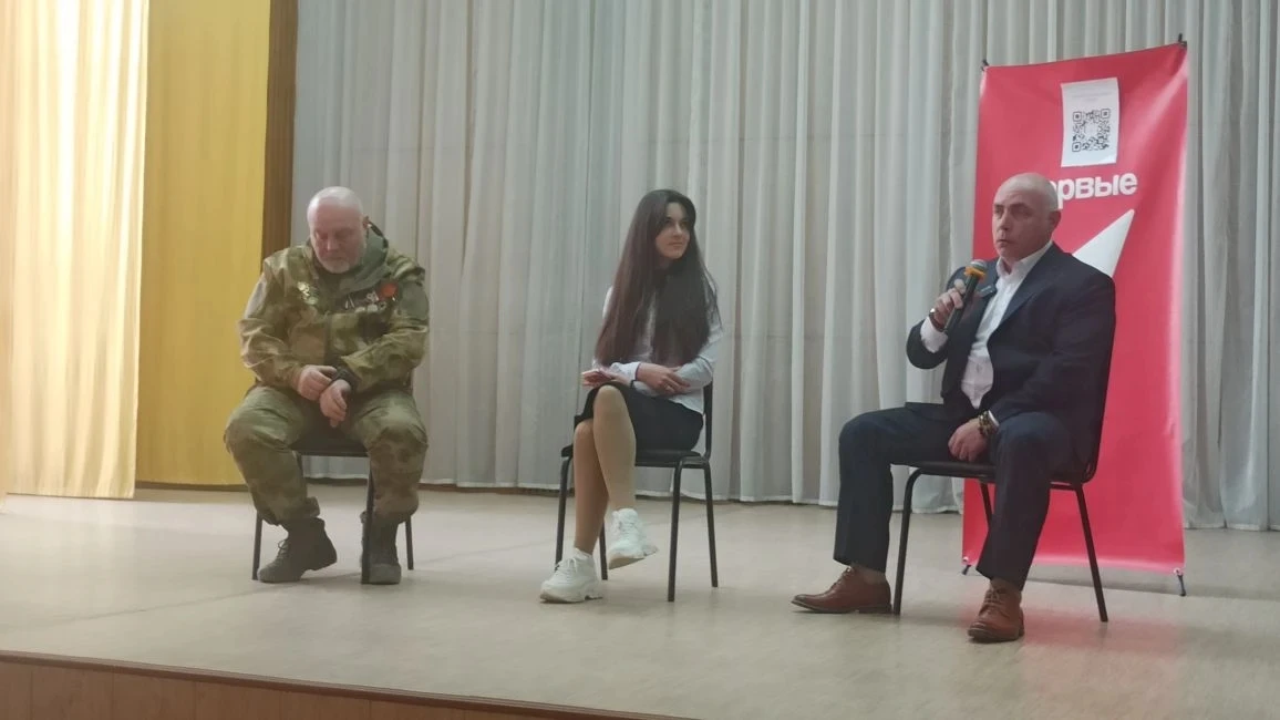 Живая история Крымской весны: «Классная встреча» в Керчи 🇷🇺✨   В преддверии праздника наши ребята  с