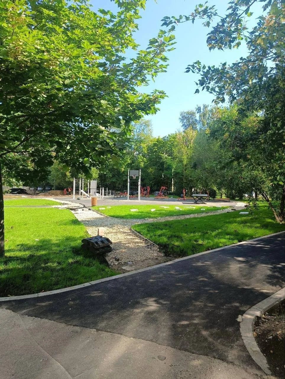 🛠 На Дмитровском шоссе появляется новая спортплощадка

Во дворе дома 86к6 продолжается благоустройс