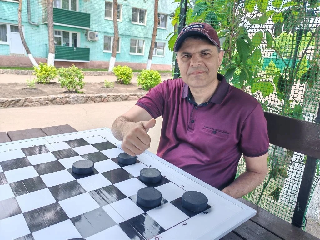 Сегодня в нашем доме 🏡 состоялся шашечный турнир для проживающих. Участники с азартом сразились за 