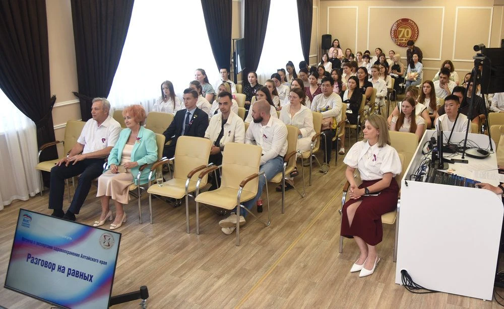 ✅ Ирина Солнцева и Владимир Лещенко приняли участие в «Разговоре на равных» со студентами медицинско