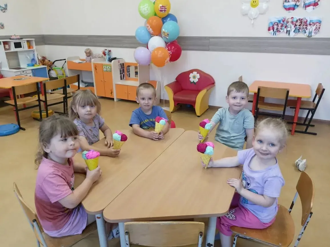 День мороженого🍦

10 июня - День мороженого! Воспитанники групп дошкольного образования активно про