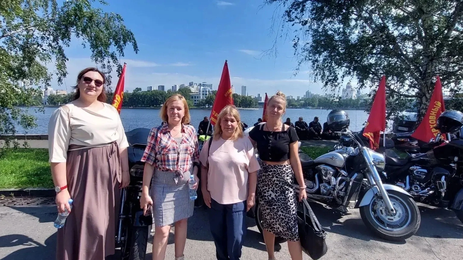 Акция «Во имя жизни» 
 
🎗В День памяти и скорби сотрудники Комплексного центра «Малахит» приняли уч