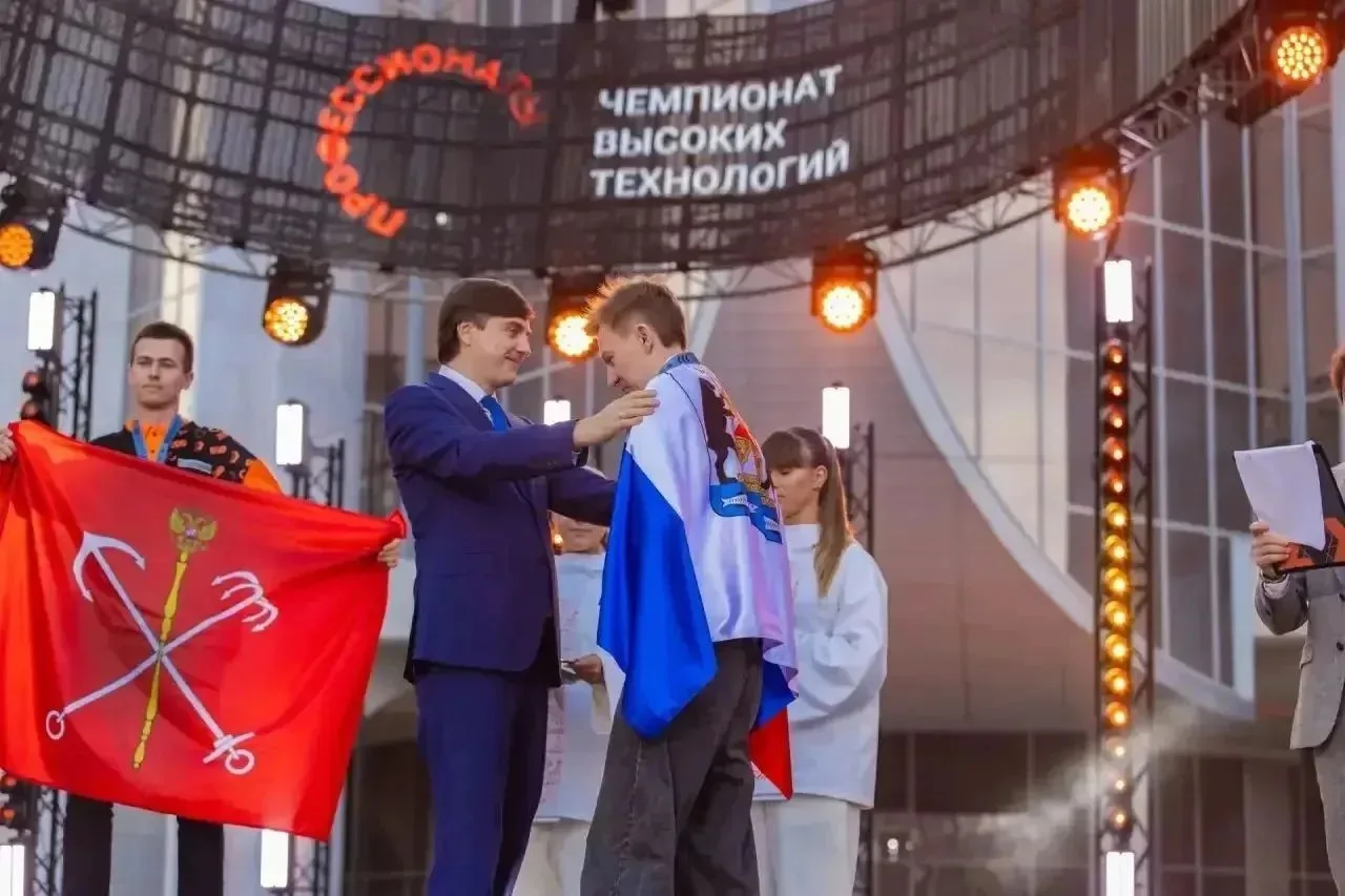 Наши выпускники на пьедестале почёта Чемпионата высоких технологий в Великом Новгороде!