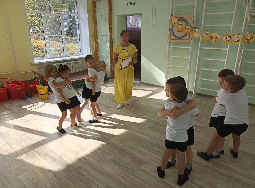 Сотрудники Фёдоровской библиотеки и сельского Дома культуры для ребят детского сада №40...