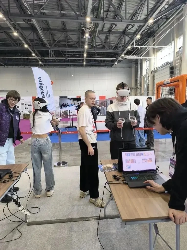 ⚡️ Зарядились энергией будущего в «Казань Экспо»! 📍Наши ученики 8э и 9э классов провели насыщенный и