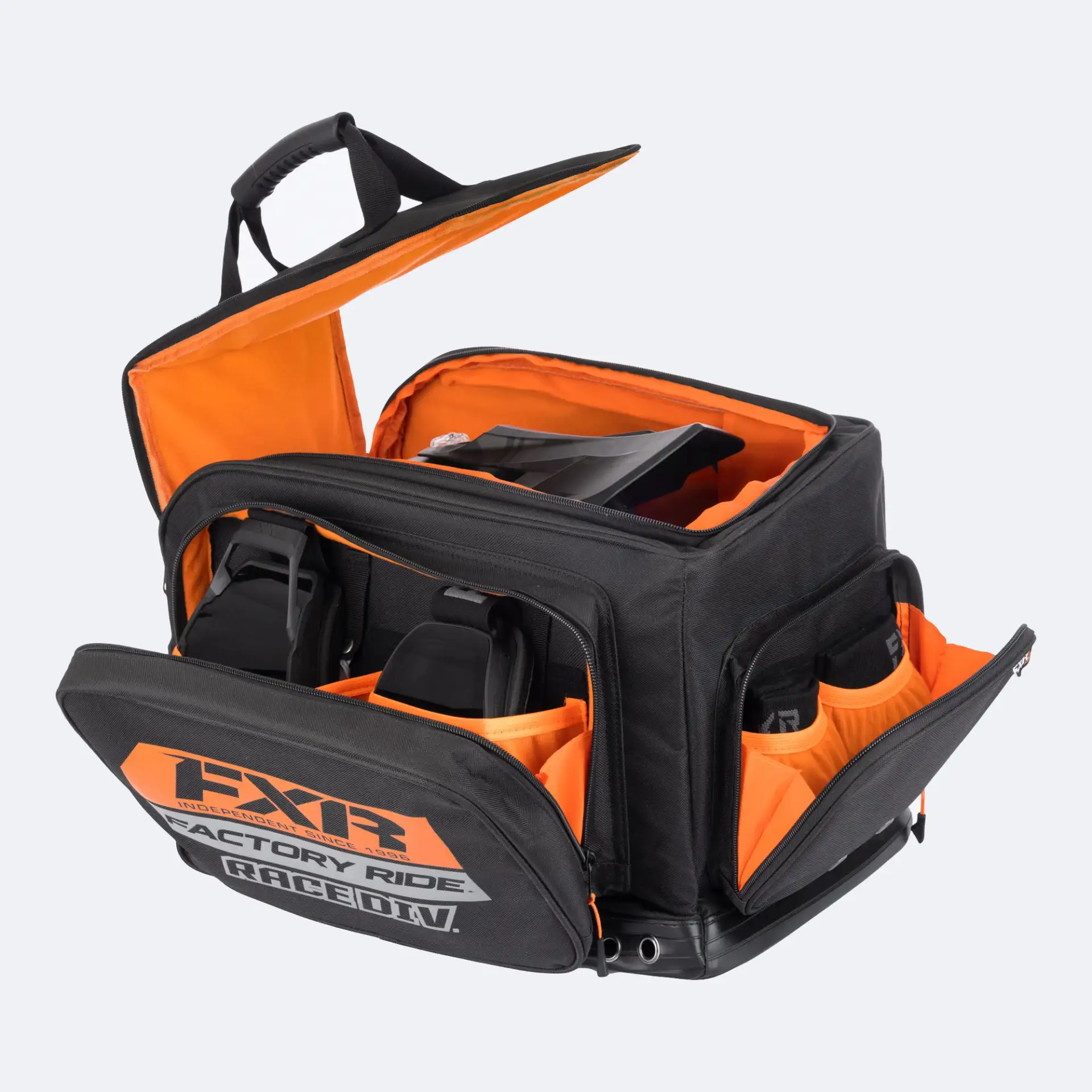 Тяжелый люкс подвезли. FXR Ultimate Helmet Bag — это больше, чем просто сумка для шлема...
