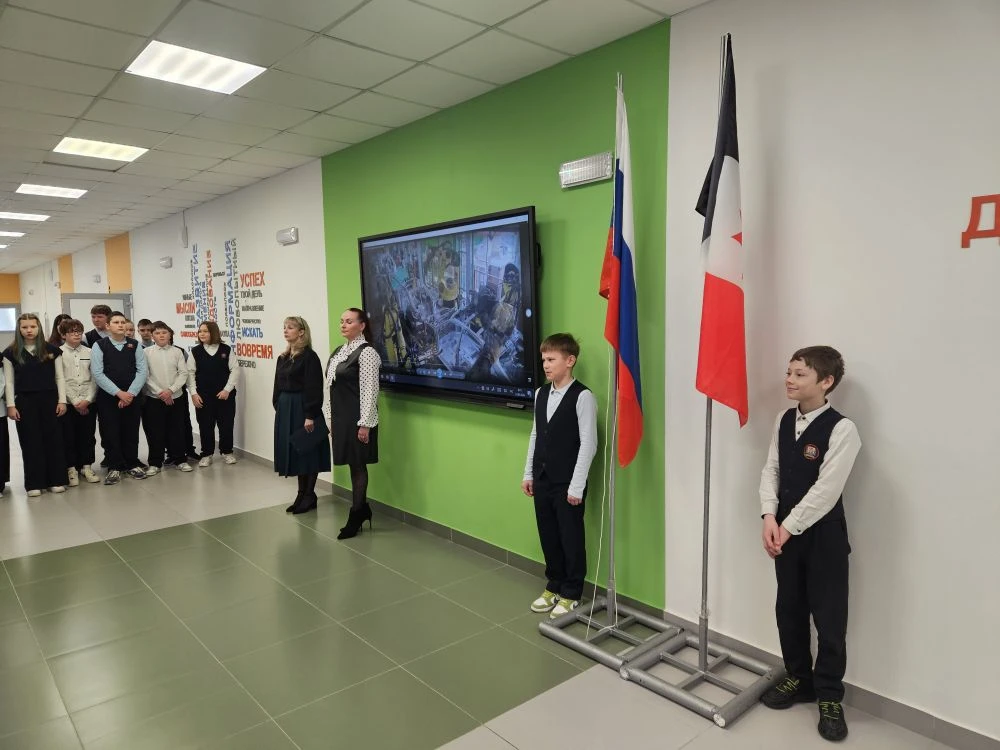 Открыта последняя неделя третьей четверти!   Сегодняшнее утро в нашей школе началось с торжественной