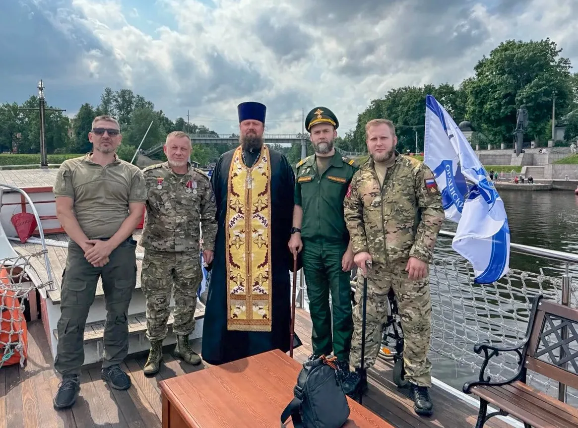 В День России прошел водный крестный ход к храму Александра Невского! 

Уникальную возможность подар