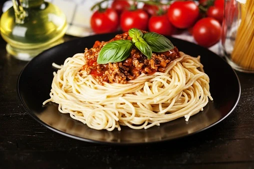 Любите пасту 🍝   Собрали места в Тюмени, где можно попробовать 👇    👉 Ресторан «Горячий цех»  Средни
