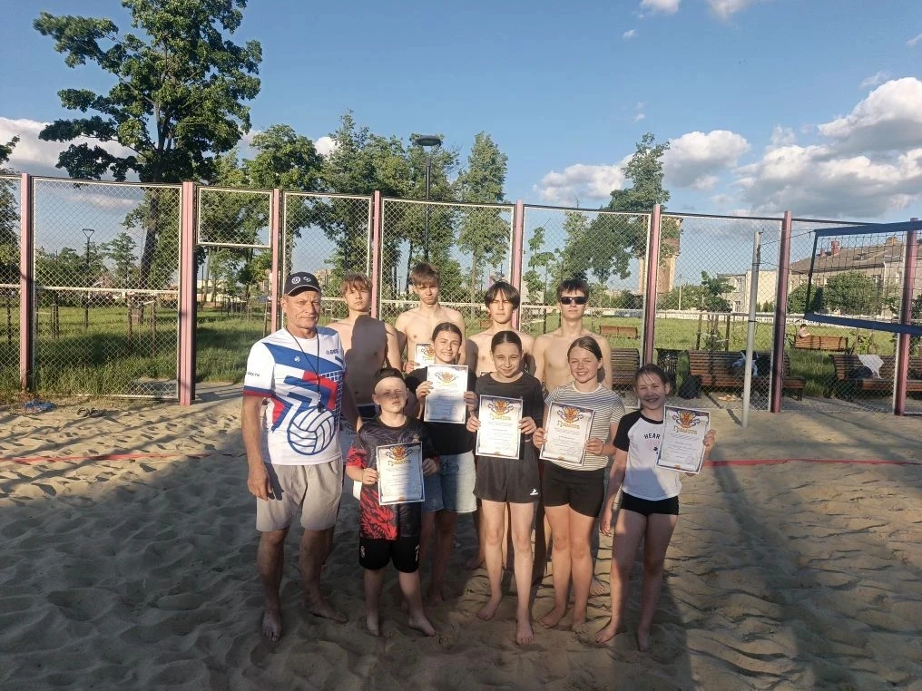 🏐 «Оскольские сезоны. Весна»: Пляжный волейбол собрал любителей спорта!🤝