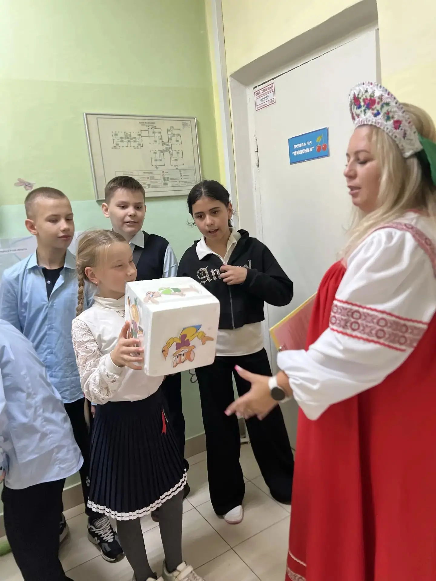 Учащиеся 3в и 8в классов МБОУ г. Пскова «СОШ №17 им. Валерия и Анатолия Молотковых» усп...