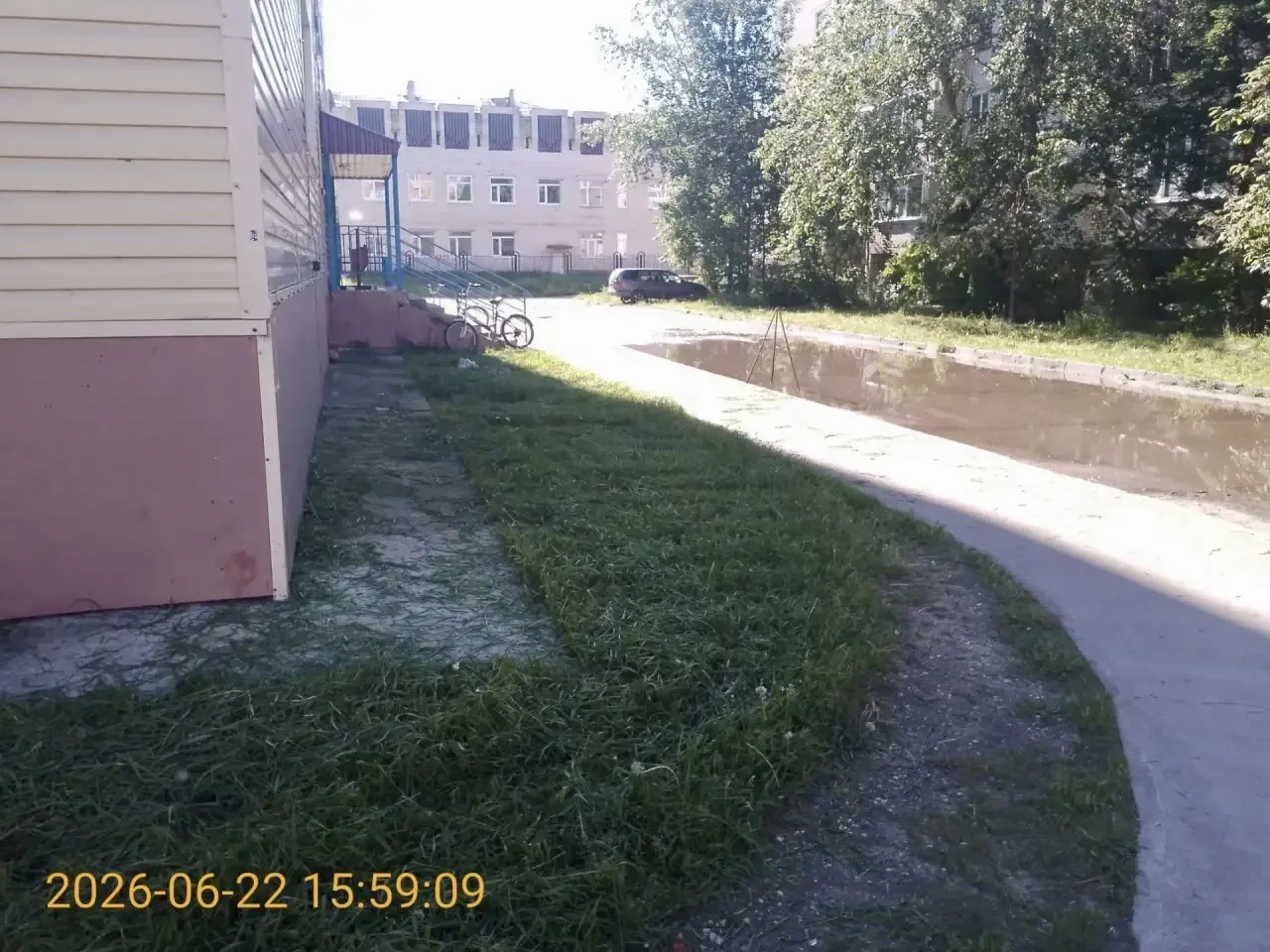 Выполнили покос травы на придомовых территориях домов №55«А»,№55,№57 по ул.Социалистической.