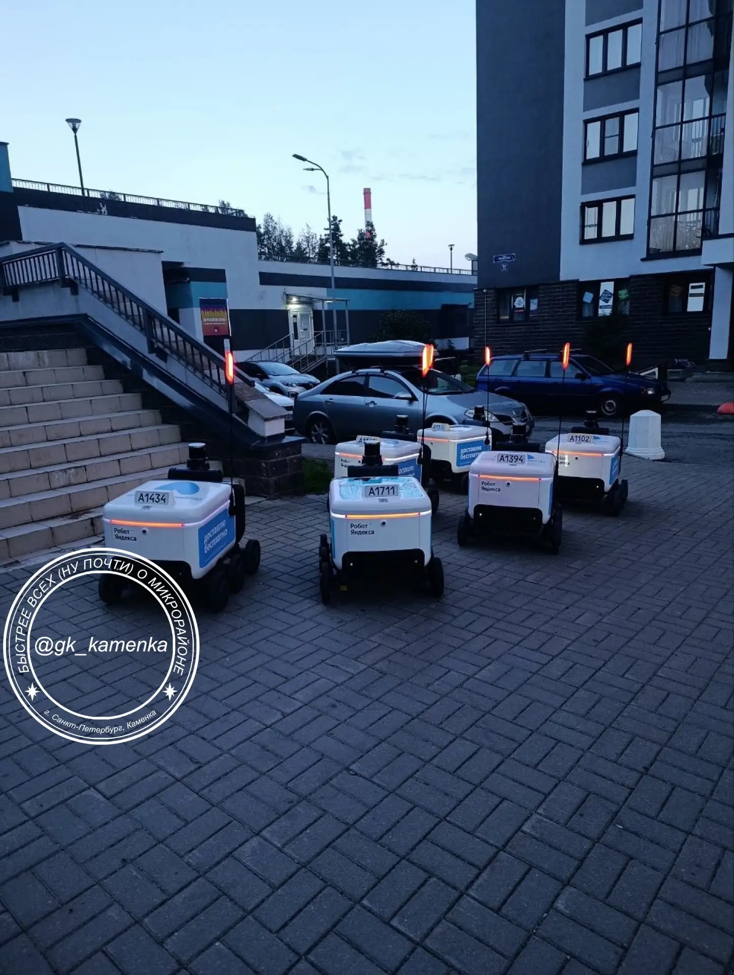 Бригаду роботов заметили в ЖК Шуваловский.