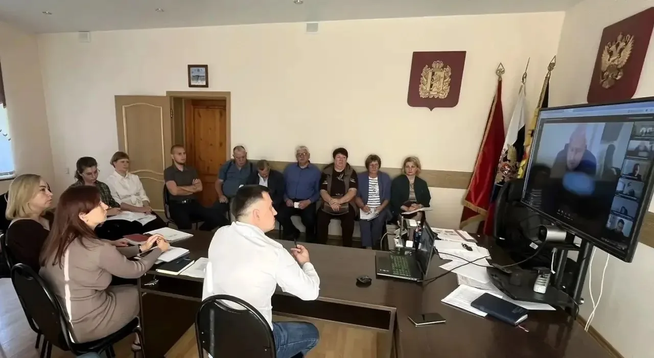 О графике вывоза ТКО в Уярском районе: итоги переговоров с регоператором.