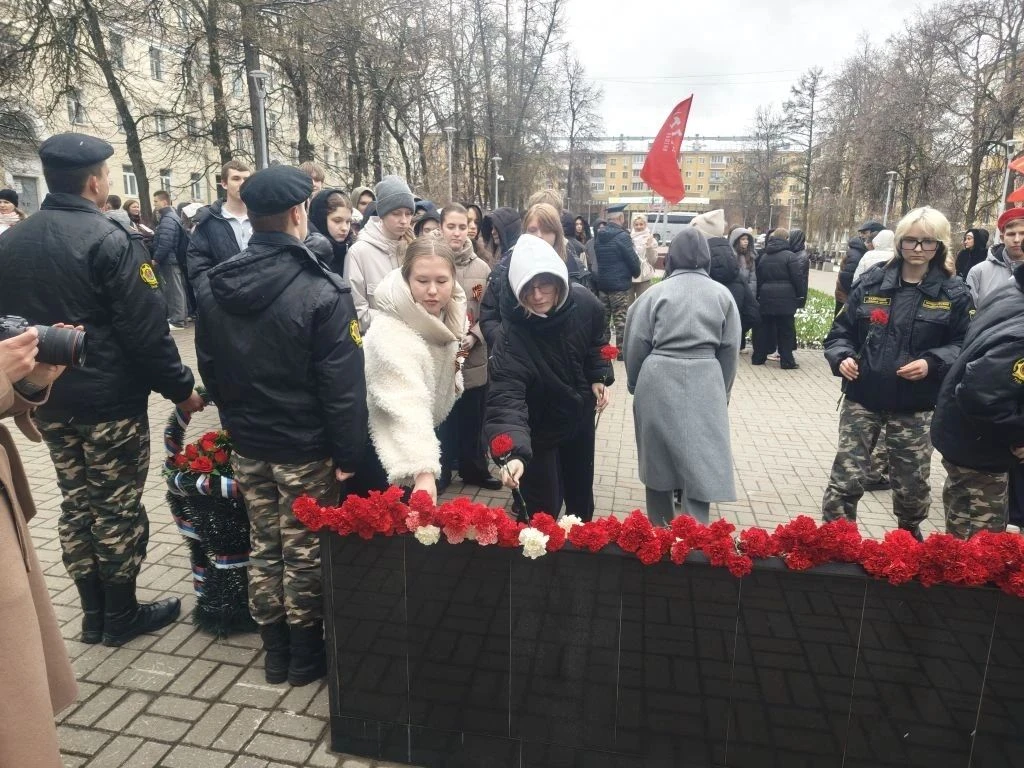 Сегодня, в год трёх знаменательных для нашей страны дат, учащиеся нашего центра образования приняли 