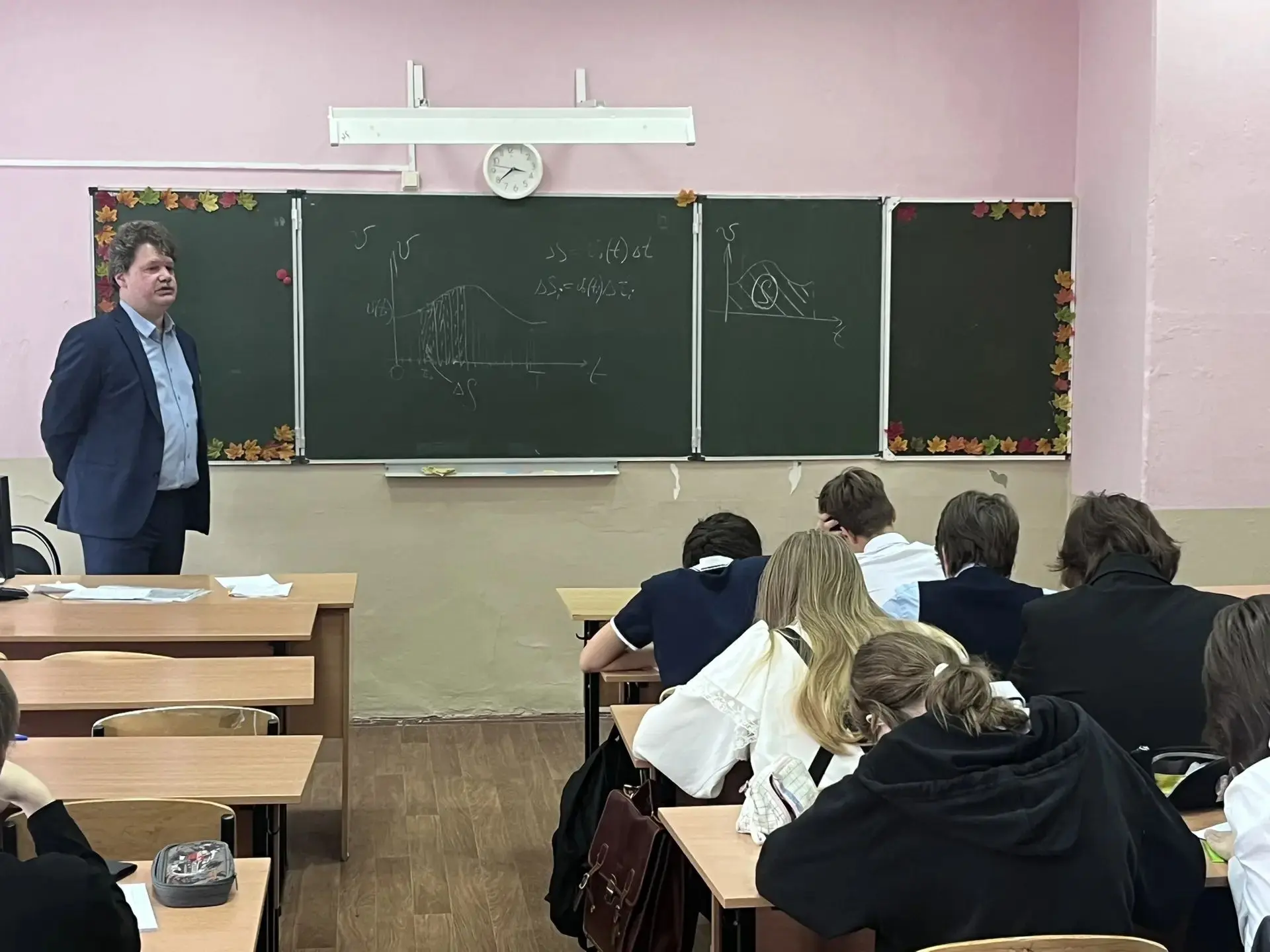 Сегодня в рамках плана работы кафедры олимпиадной и проектной подготовки по физике на б...