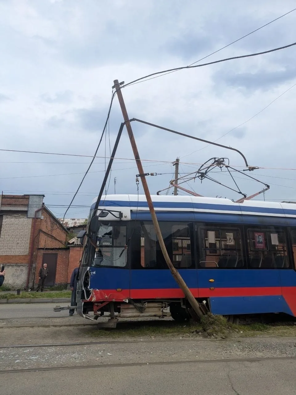 🔔 Движение трамваев в центре Владикавказа ограничили из-за вагона, сошедшего с рельсов на улице Кама