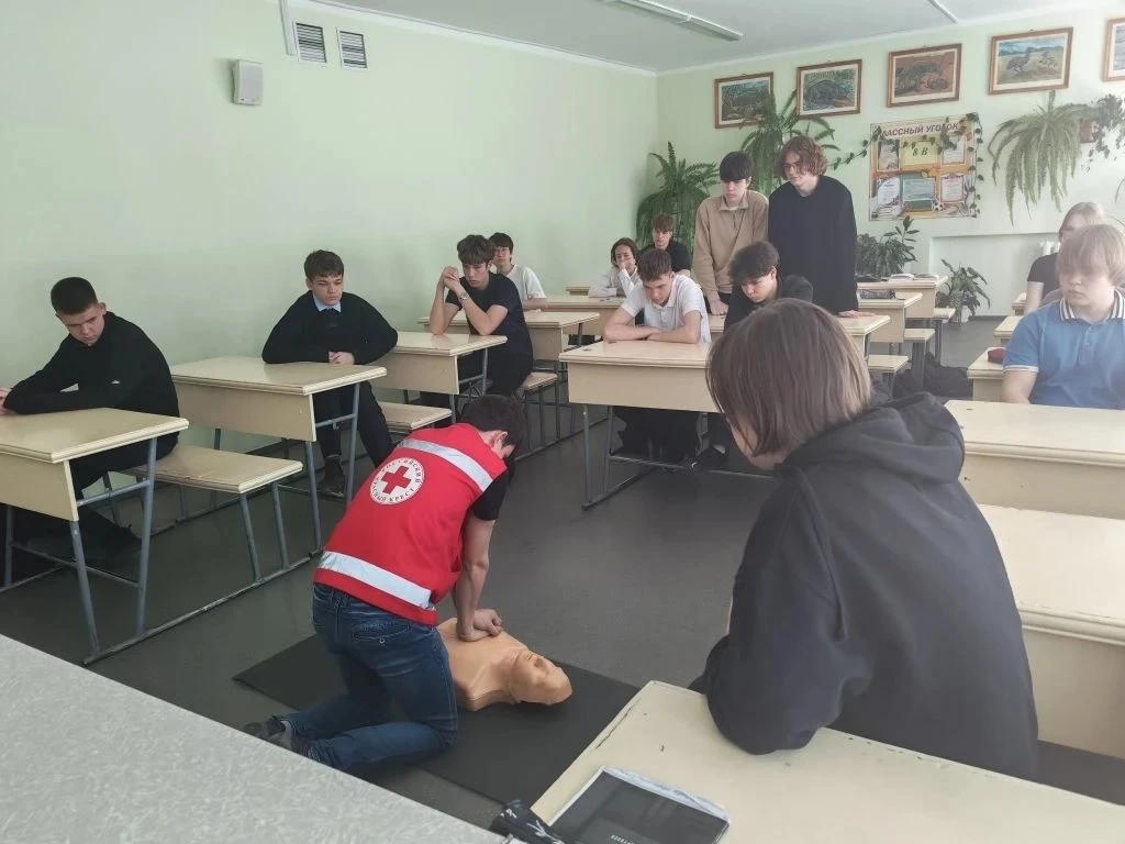 🏥Сегодня, 6 мая, для учеников 9-х классов прошёл интересный  наглядный урок по оказанию  первой меди