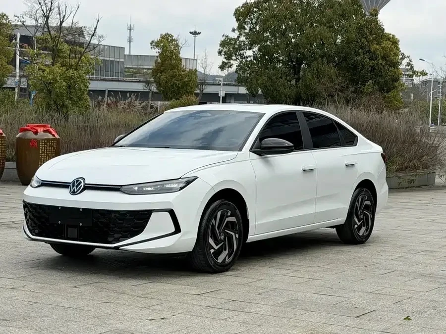 Volkswagen Lavida
1.5L 110 л.с., АКПП, 2WD
Год выпуска: 2025
Пробег: 5 т.км.
Хорошее состояние, авто