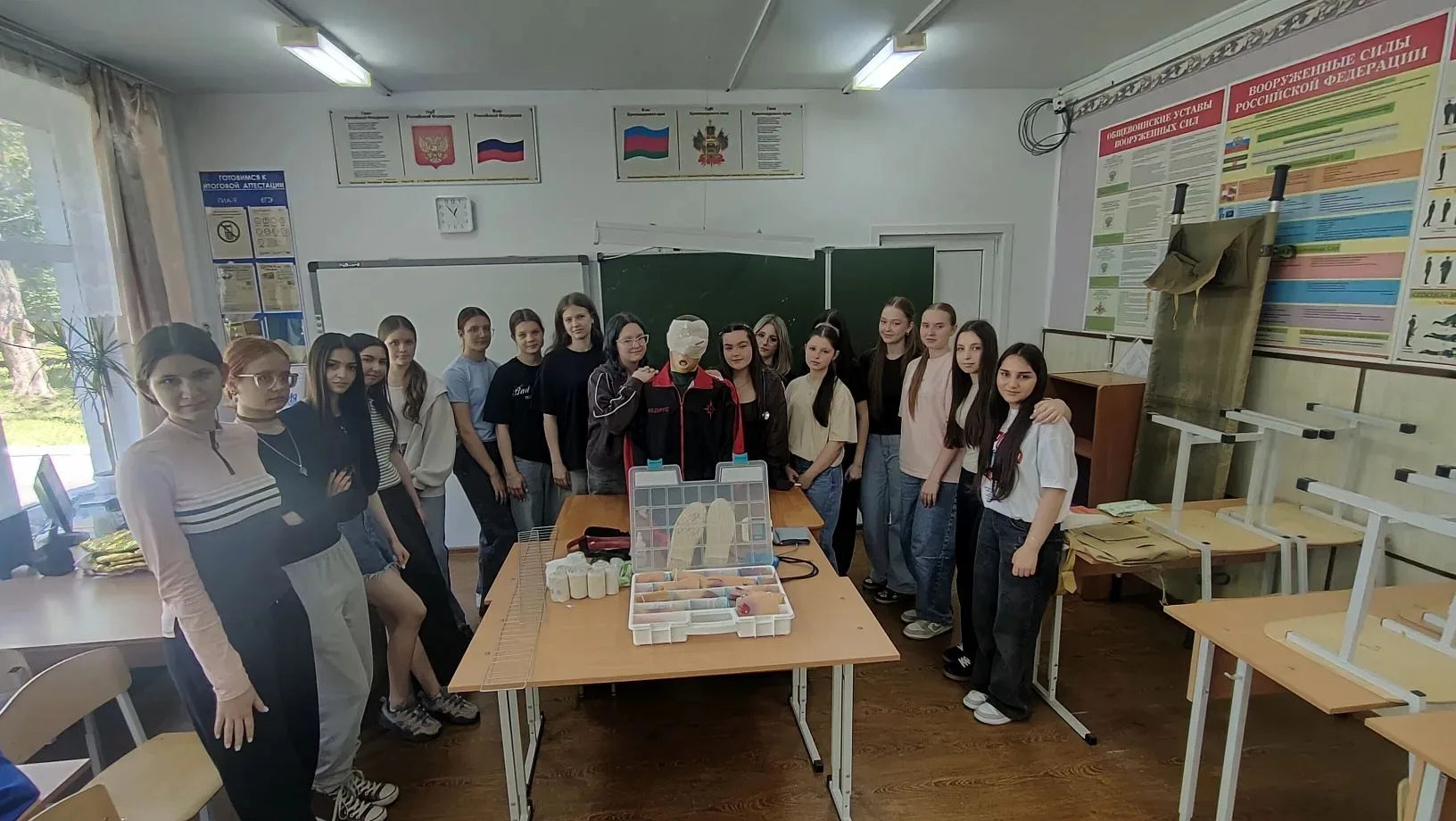 ✅В нашей школе для девушек 10-х классов по предмету основы безопасности и защиты Родины...