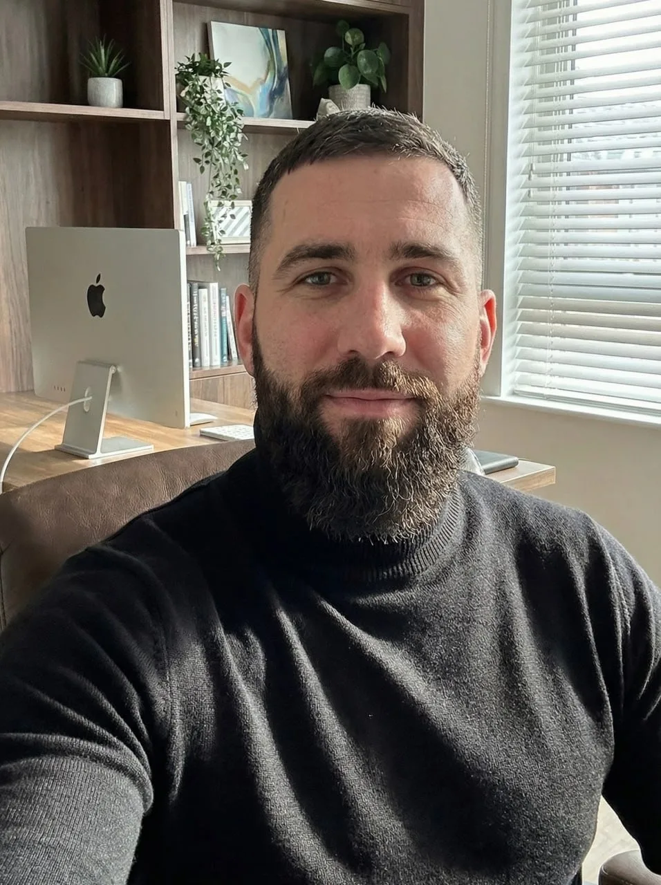 Кирилл 37 лет 

Ищу женщину, которая знает, чего хочет от жизни. Для меня важны взаимное притяжение,