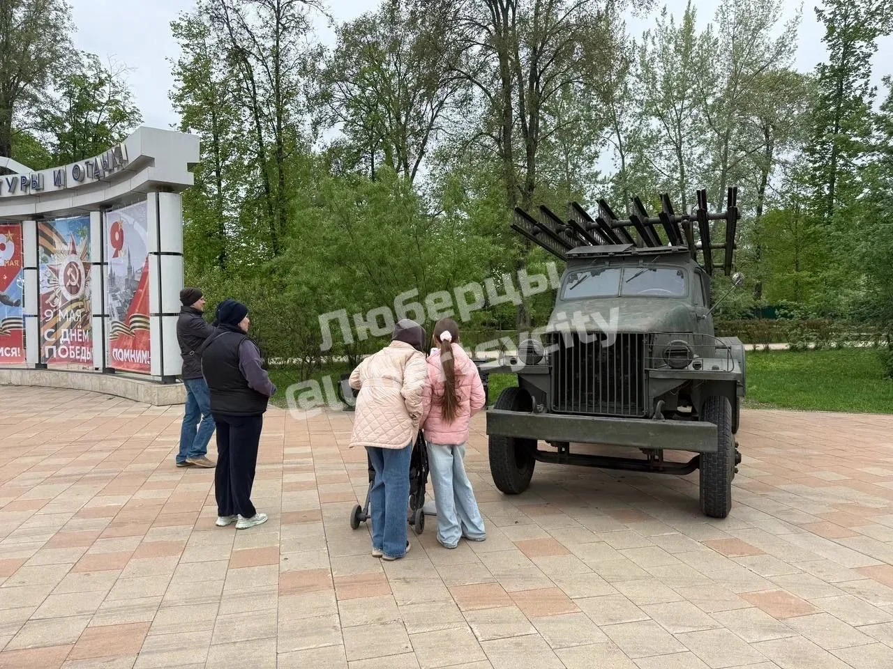В Центральном парке Люберец на 9 Мая устроили выставку военной техники под открытым небом.  Главный 
