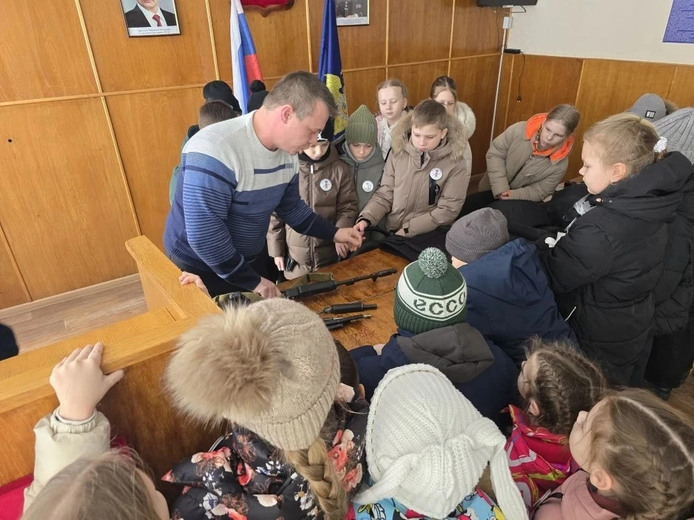 ✨Экскурсия в полицию  В рамках недели Мужества сегодня члены отряда ЮИД побывали на экскурсии в поли