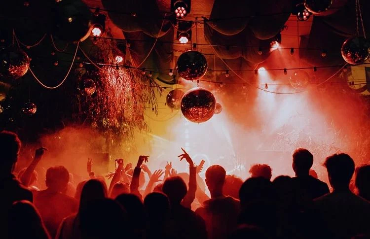 Рейв-уикенд с 3 по 6 сентября: День города в Yauza Place, Cosmoscow Afterparty в Кабаре...