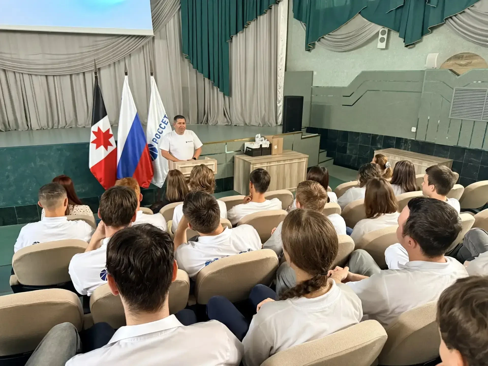 Также 14 августа в филиале "Удмуртэнерго" прошло закрытие сезона студенческих энергетич...
