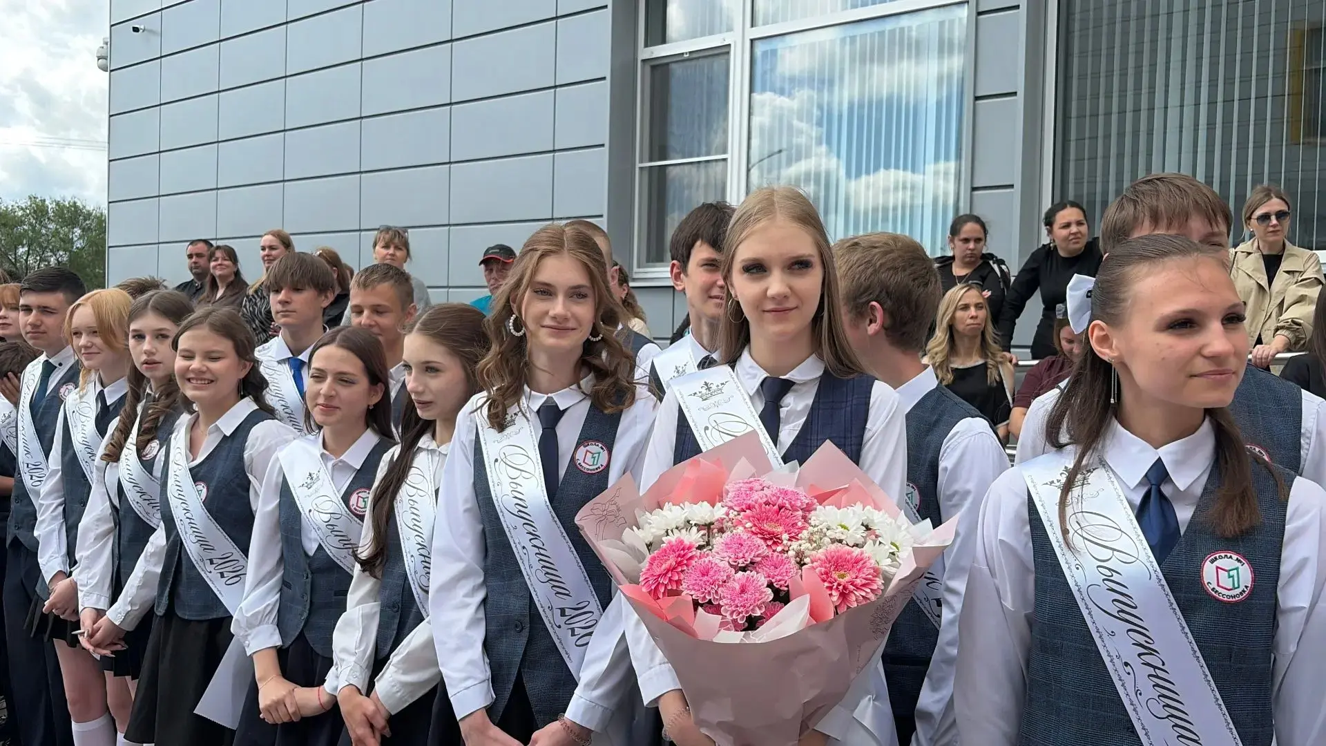 2️⃣6️⃣ мая 🌿 в МАОУ СОШ № 1 с. Бессоновка прозвенел последний звонок.🔔