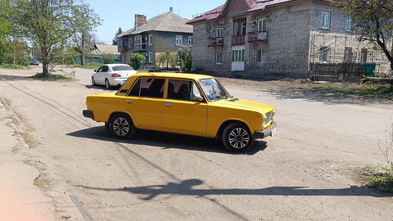Продам ухоженный пацанский авто. На газу(зарегистрирован,полный бак в подарок). Два комплекта резины