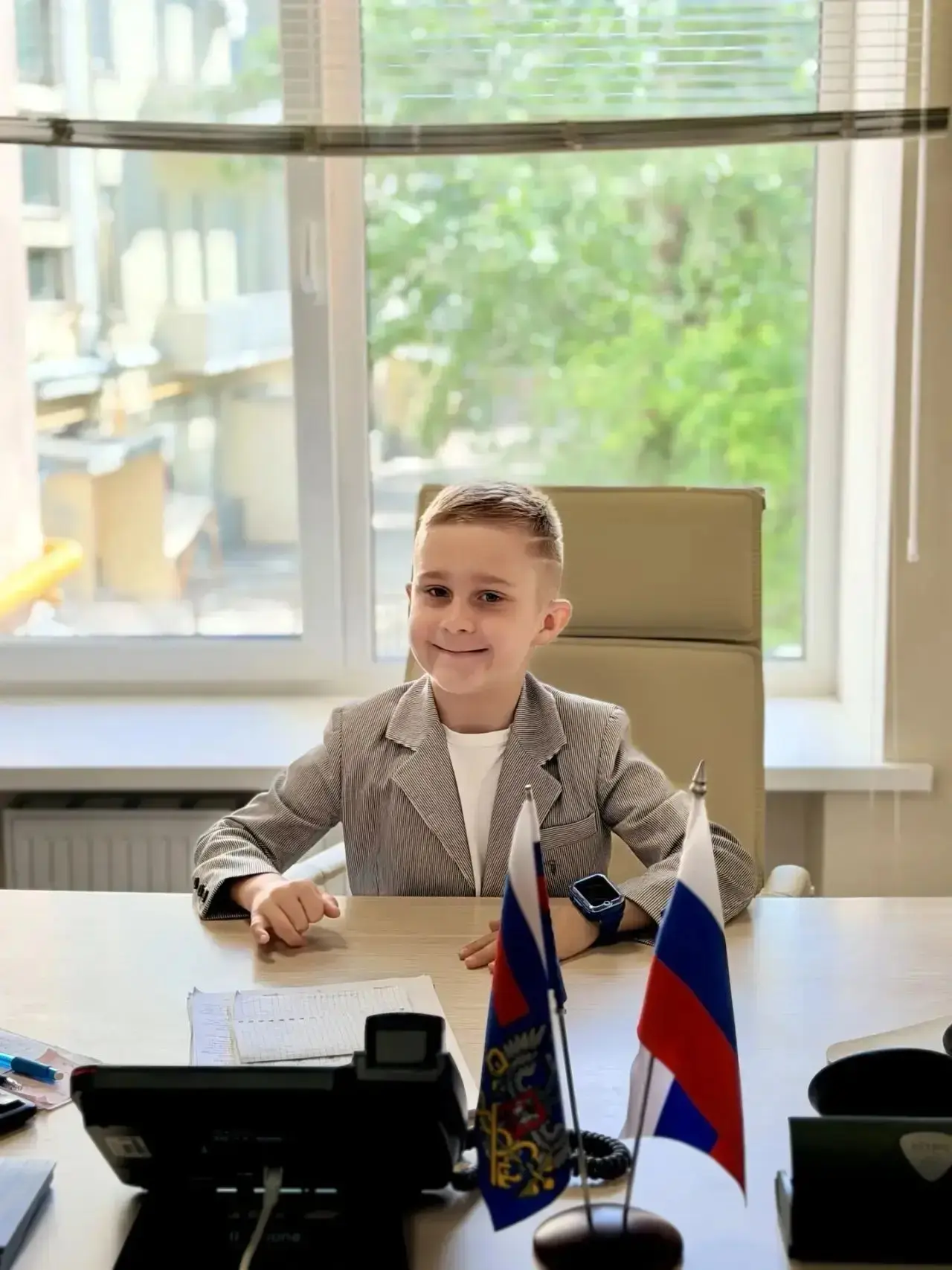 🏛️ Почувствовать себя руководителем: первоклассник Максим побывал в налоговой службе!

☀️Продолжаем