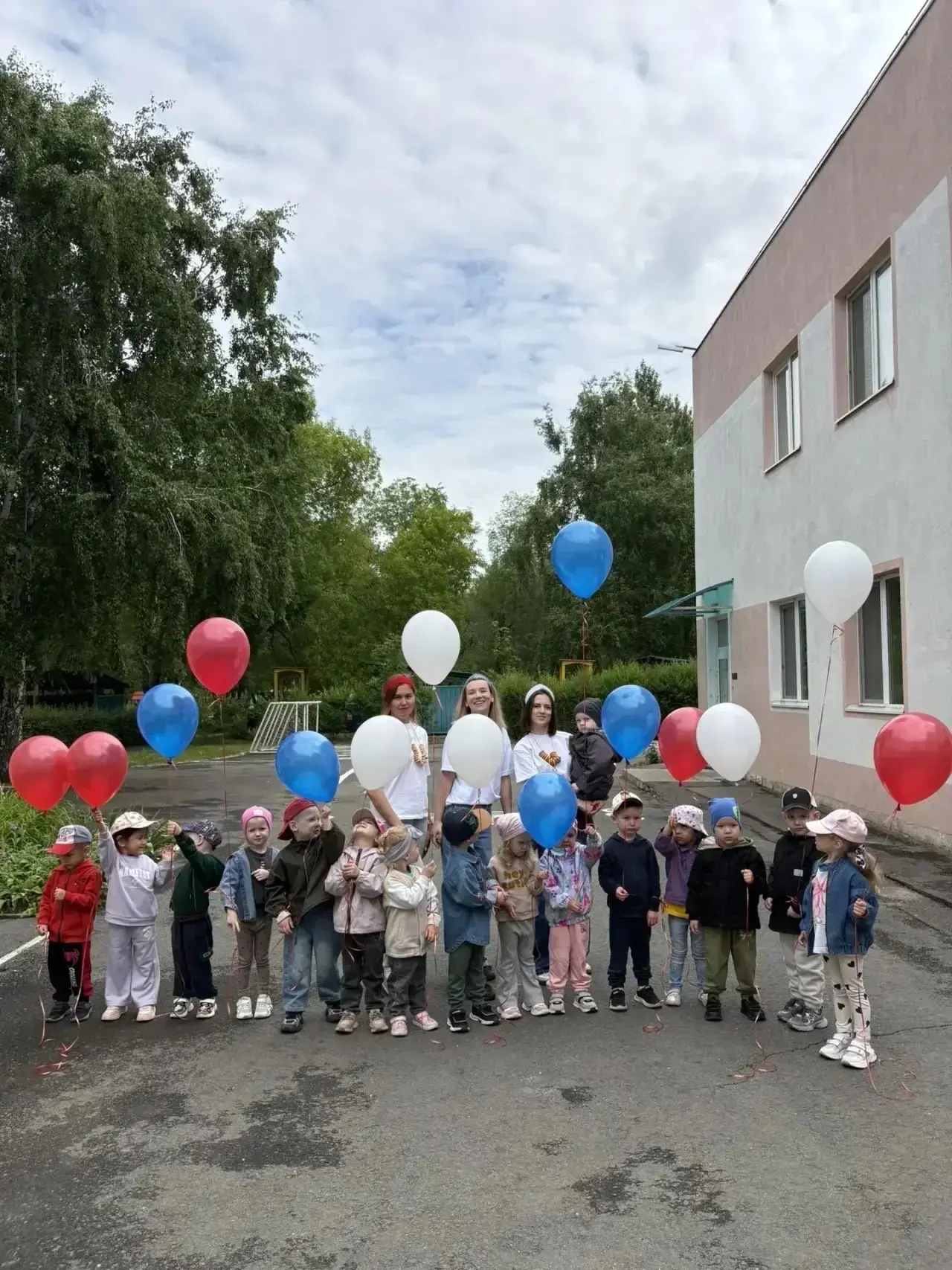 Спасибо Вам за помощь многократно, 
Спасибо Вам за добрые дела! 
Воспитатель 2 группы Аксульпанова М