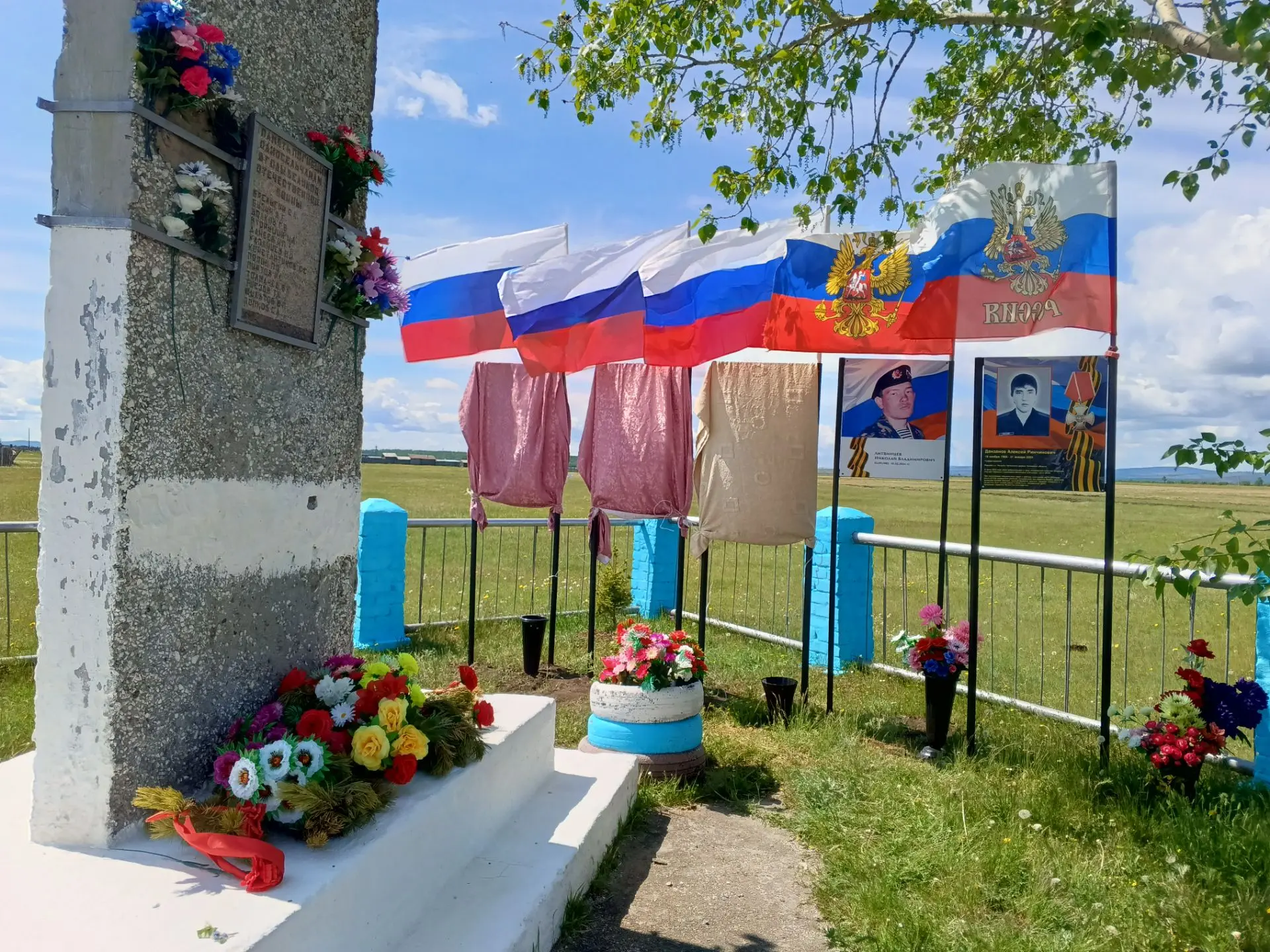 БУДЕМ БЕРЕЧЬ СВЯТУЮ ПАМЯТЬ

Сегодня  в нашем селе состоялось открытие мемориальных досок памяти одно