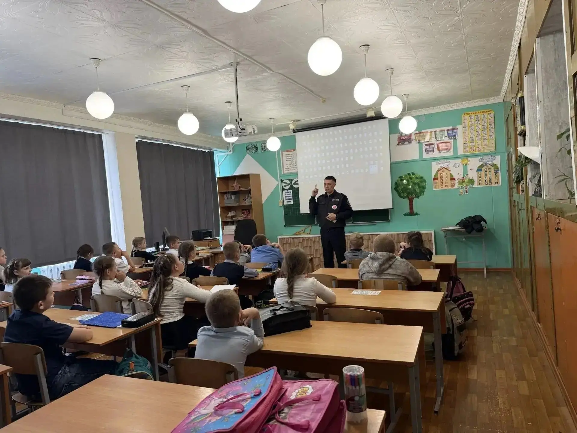 В Новосибирской области сотрудники Госавтоинспекции провели профилактические беседы в рамках Единого