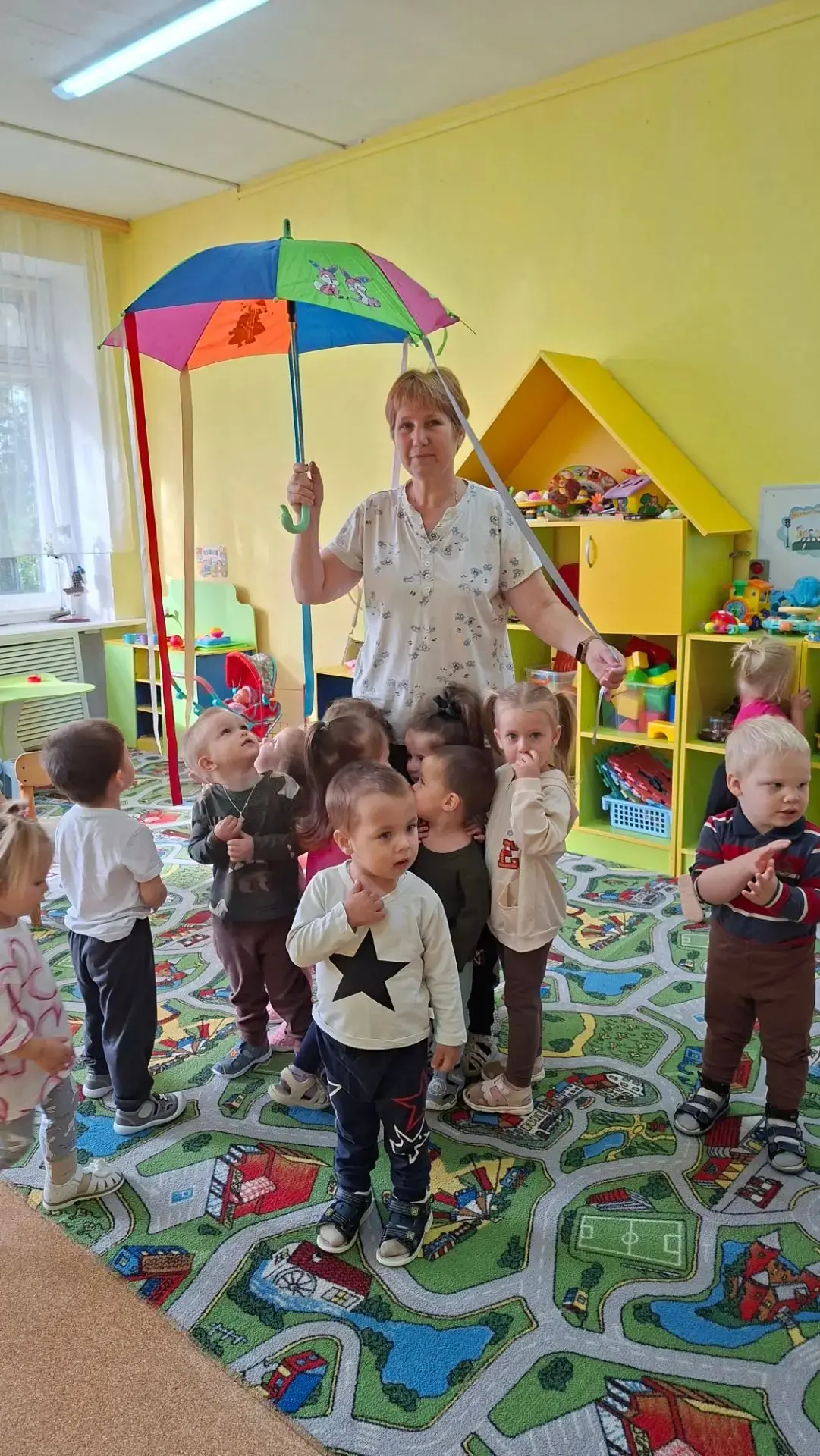 Музыкальная игра  "Солнышко и дождик".
