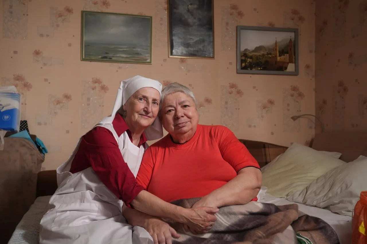 🌹  Присоединяйтесь к нашей акции «Нечужие бабушки»!

В молодости Лариса Ивановна и на горных лыжах 