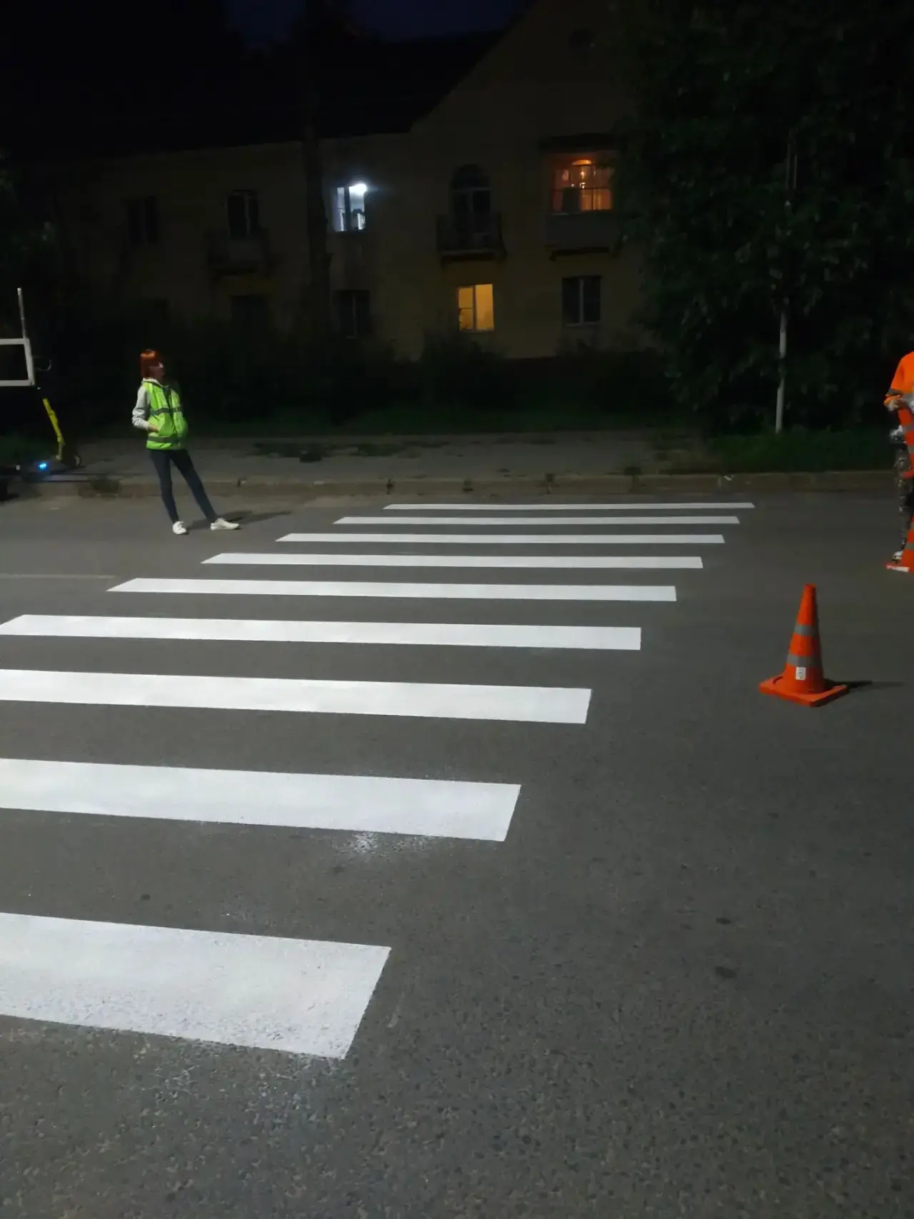 Город засыпает, просыпается она - разметочная мафия 💪

Нанесение дорожной разметки осуществляется в