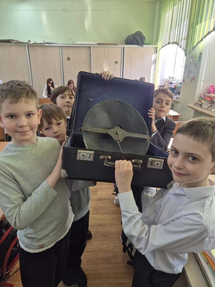 🪖Дядя Паша снова в гостях: разговор о блокаде Ленинграда  👍🏻В нашей школе стало доброй традицией вст